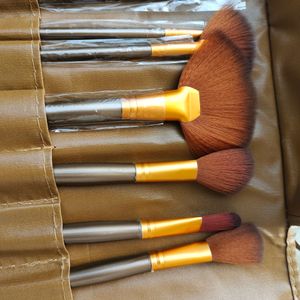 80% Off On Brand 🆕 Makeup Brushes Set