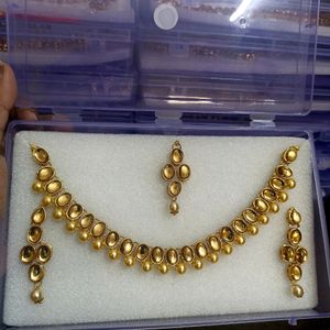 kundan Set With Maangtika