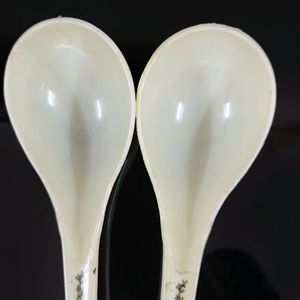 Set of 2 Floral Design Plastic Serving Spoons