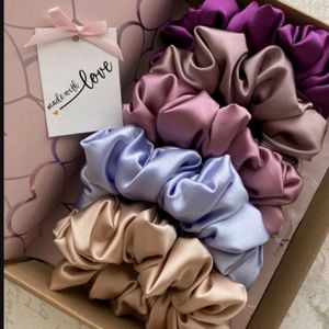 Fullyy Hair Scrunchies For Women