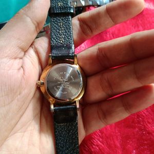 Pack Of 5 Watches. FREE 2 SUNGLASSES