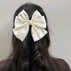 Cindrella Bow 🤍✨( More Colours Available)