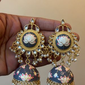 Pearls With Kundan Grey Stylish Jhumka