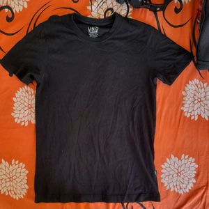 Plain Black T-Shirt (S)