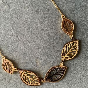 5 Leaves Neckpiece from USA 🇺🇸