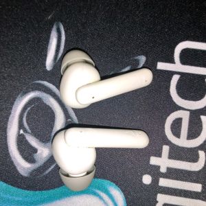 2 Earbuds Boat And Boult