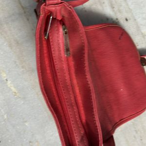 Beautiful And Stylish Sling Bag