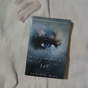 Shatter Me (Novel One) Trendy.