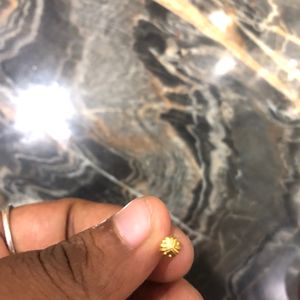 18kt Gold Ear Stud