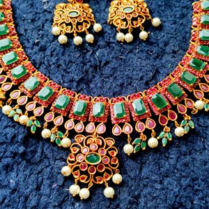 Meera Choker Set