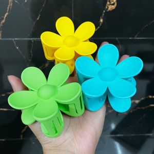 Daisy Hair Claw Clips