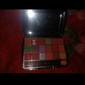 EYESHADOW PALETTE FOR PARTY MAKEUP 18 COLOURS