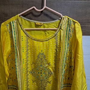 Aurelia Yellow Kurta And Pants With Foil Print