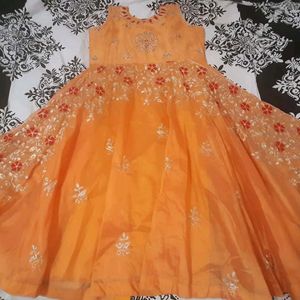 NEW Beautiful Gown With Heavy Gathering 🧡