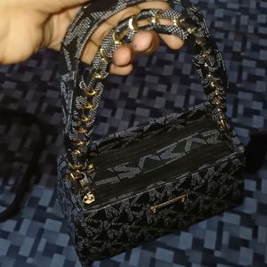 IMPORTED AND AUTHENTIC MICHEAL KORS HAND BAG