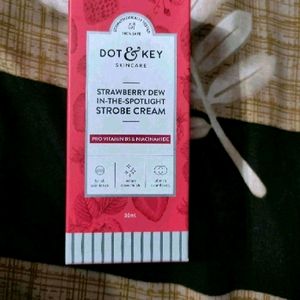 Dot Nd Key Stobe Cream Moisturizer highlighter