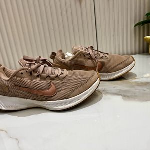 NIKE SPORT SHOES