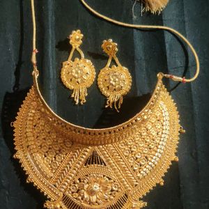 Detail Work Golden Bridal Set Neckpiece And Earrin