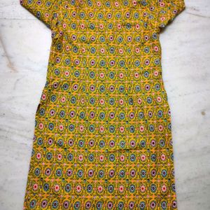 Yellow Kurta Set With 5 Corner Neck Shape