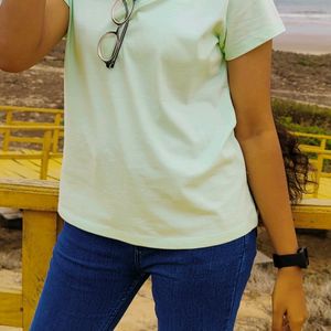 Plain V-neck T-shirt