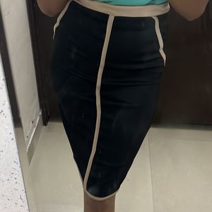 Free Size Knee Length Pencil Skirt In Black Colour