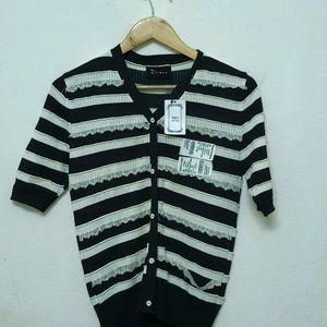 Trendy New Black And White Stripe Top For Women