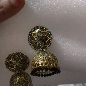 Sell Black And Goldan Earing