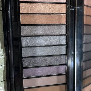 Makuo Revolution Smokey Eyeshadow