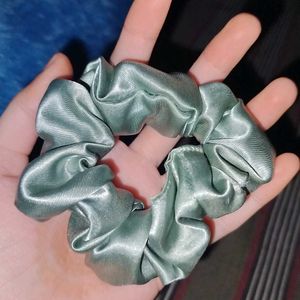 Am Selling A Scrunchie