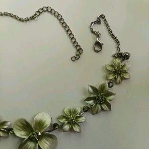 flower Design Necklace