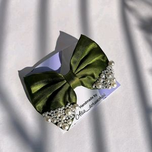 Pearl Bow Clip