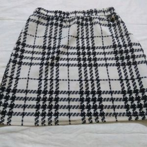 Shein Skirt , Size - Small/Medium Black And White