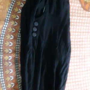 Black Jeggings for Women with 4 pockets.