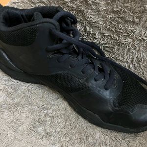 BASKETBALL SHOES