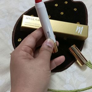 Myglamm Perfect Curve Moisturising Lip Crayon