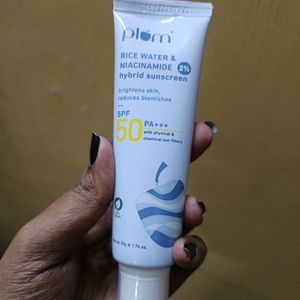 Plum Niacinamide & Rice Water Sunscreen