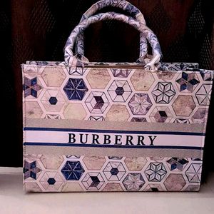 Ladies Fashionable Branded Handbag 👜.