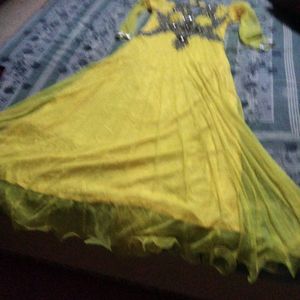 Haldi Ke Liye Bhut Accha Gown H