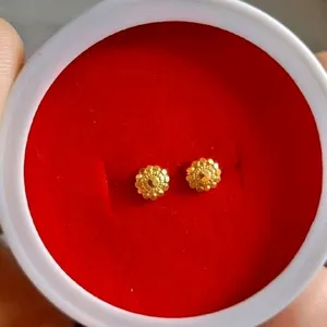 Gold 18crt Flower Design Studs