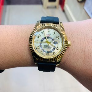 Premium Golden Wrist Watch 👑