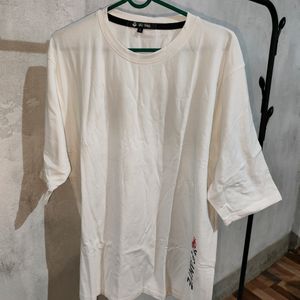 Overshoulder T-shirt