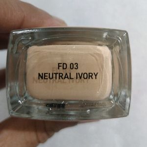 Manish Malhotra Neutral Ivory Foundation.