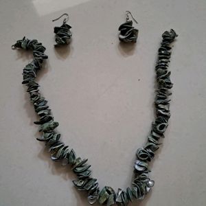 green western necklace with earrings