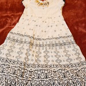 Beautiful Black And White Kurti