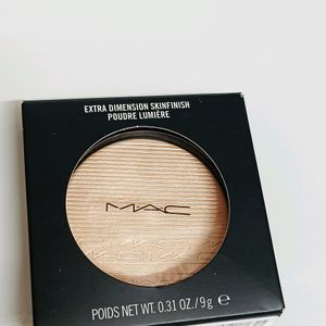 ORIGINAL MAC HIGHLIGHTERIN THE SHADE DOUBLE GLEAMEXPIRY IN 09/26QUANTITY 9GMRP 4000/-UNUSEDAUTHENTICLUXE BRANDNO COINSNO SWAPNO RETURNS