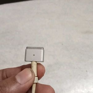 APPLE NEW AND ORIGINAL LAPTOP CHARGER