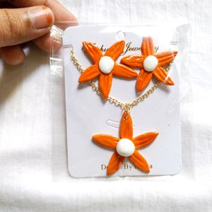 Price Drop❗😍 Orange Cute Flower Set ✨🦋