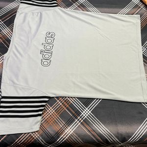 Adidas Tshirt