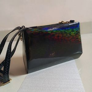 BLACK SLING BAG