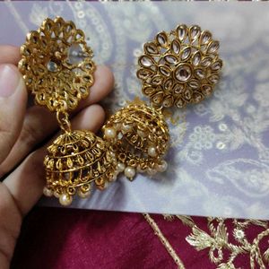 Combo Kundan Jhumka With Embroidered Kurti